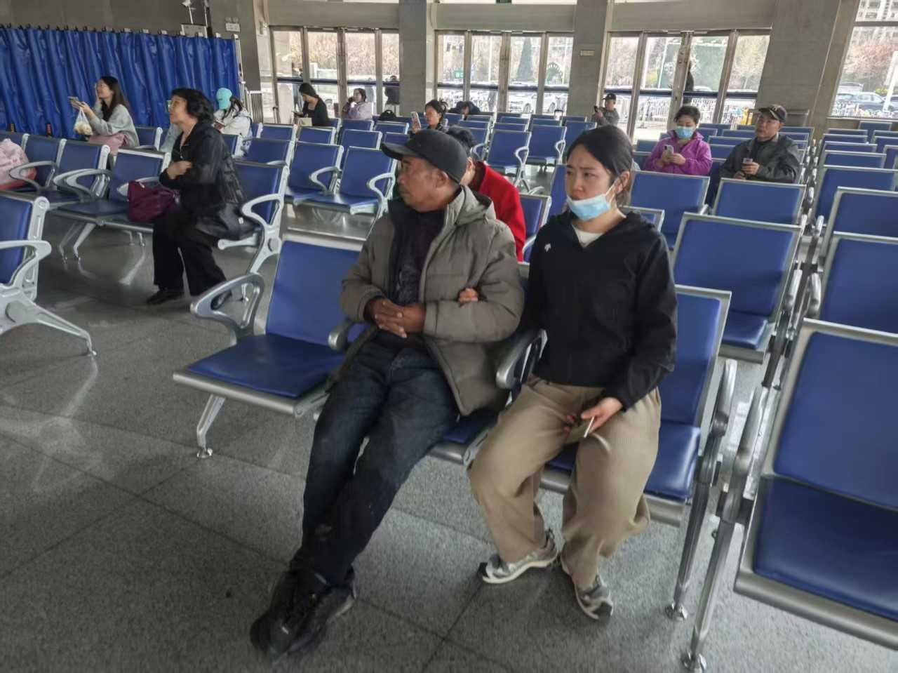 患病老人离家出走 民警暖心帮其回家