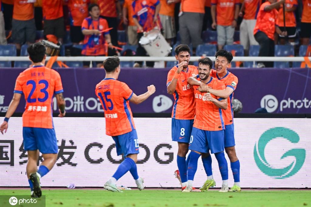 热议泰山6-0国安：塞蒂恩自作孽 国安踢出一场事故