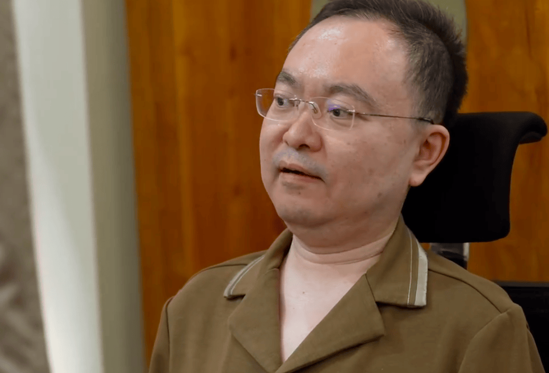 与渐冻症抗争6年，妻子透露蔡磊近况：他已完全丧失语言能力，仅能吃流食