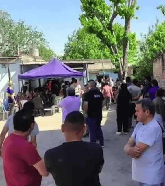 阿根廷一男子现身自己的葬礼，大喊“我还活着”