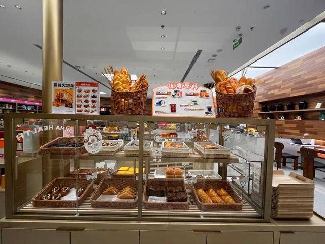 一小时售罄！年轻人涌入医院抢面包