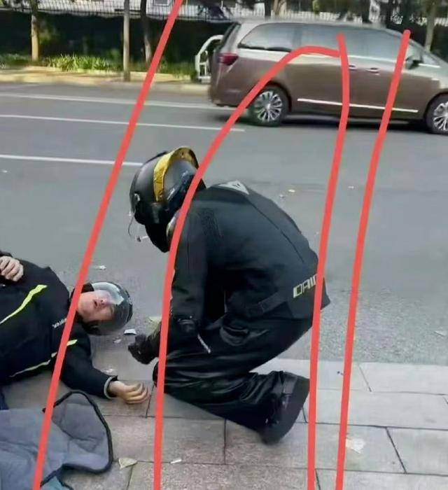 00后艺人被曝骑摩托车撞人，时代峰俊发布声明