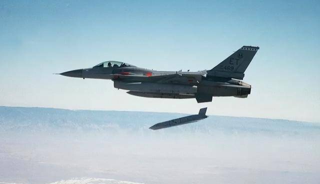 俄白唱了出双簧：要借特朗普之手，将援乌战斧计划悄悄扼杀！