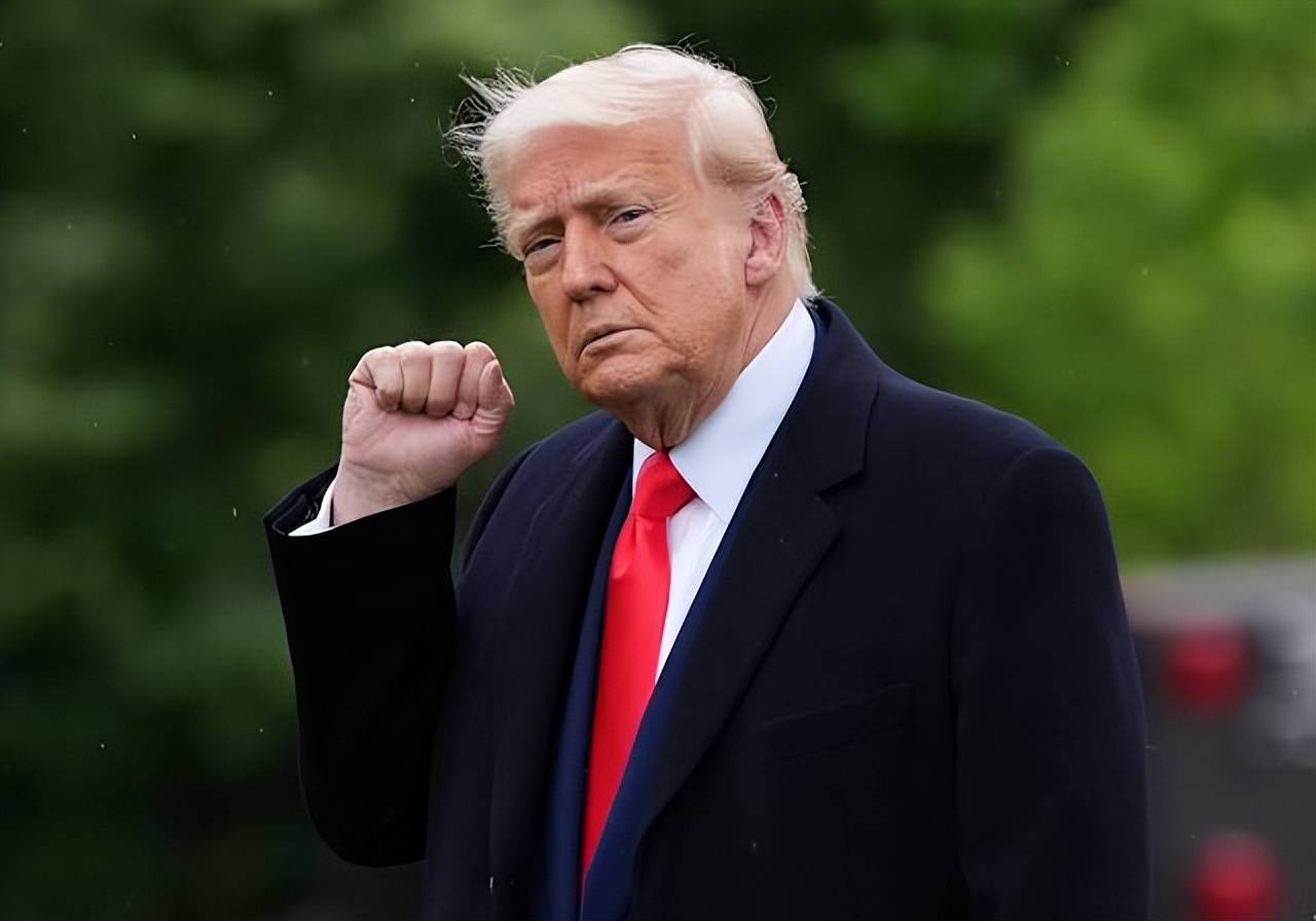 面对中国时，特朗普像是换了个人：能与杰出人士一同前往伟大的中国，我很荣幸！